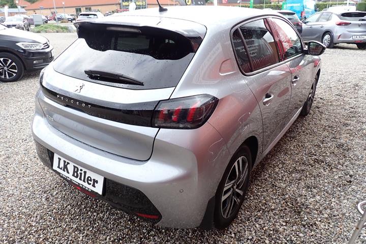 Sølv Peugeot 208 fra 2021