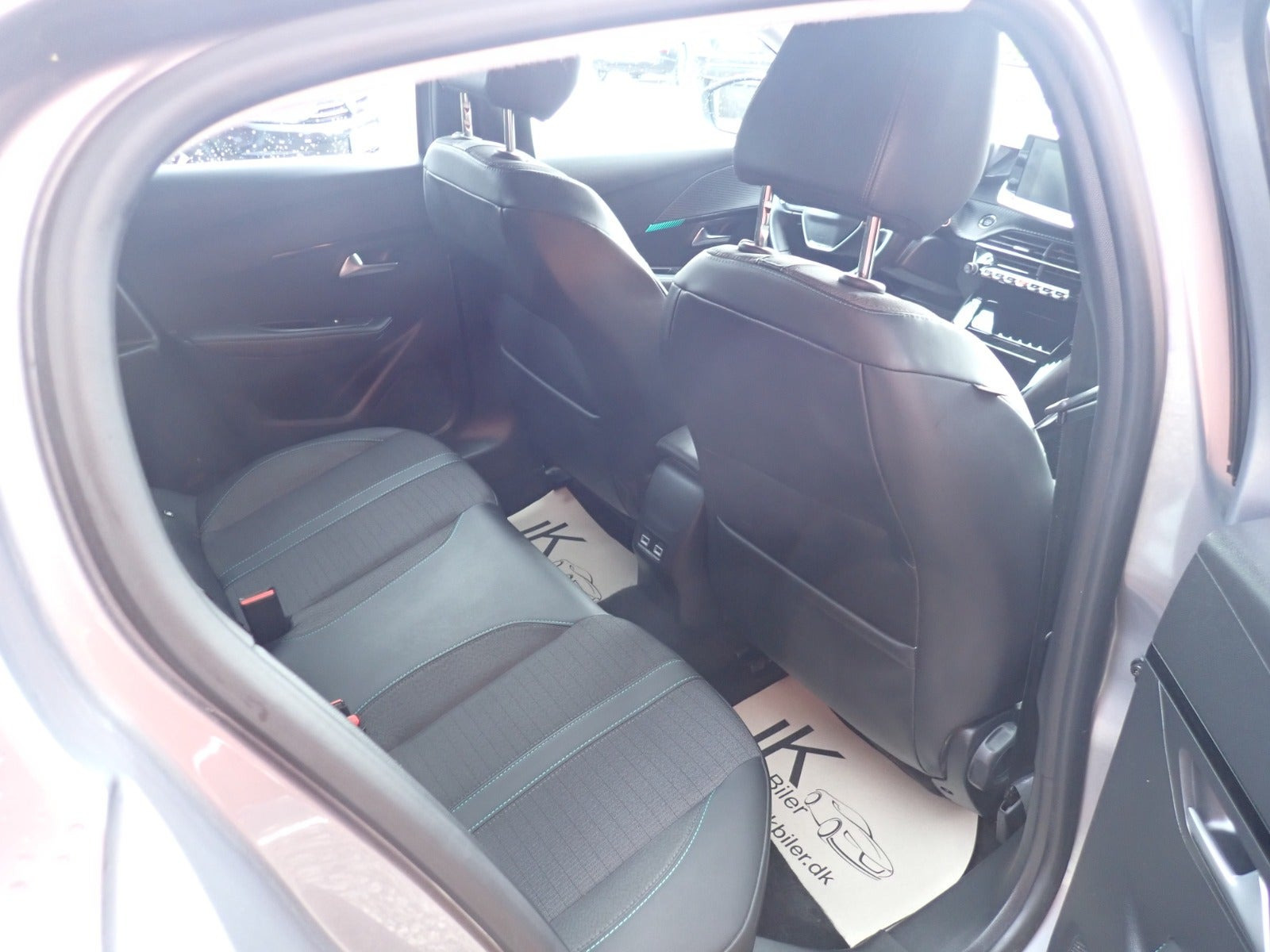 Sølv Peugeot 208 fra 2021