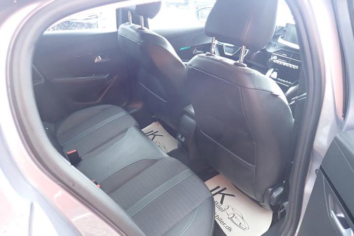 Sølv Peugeot 208 fra 2021