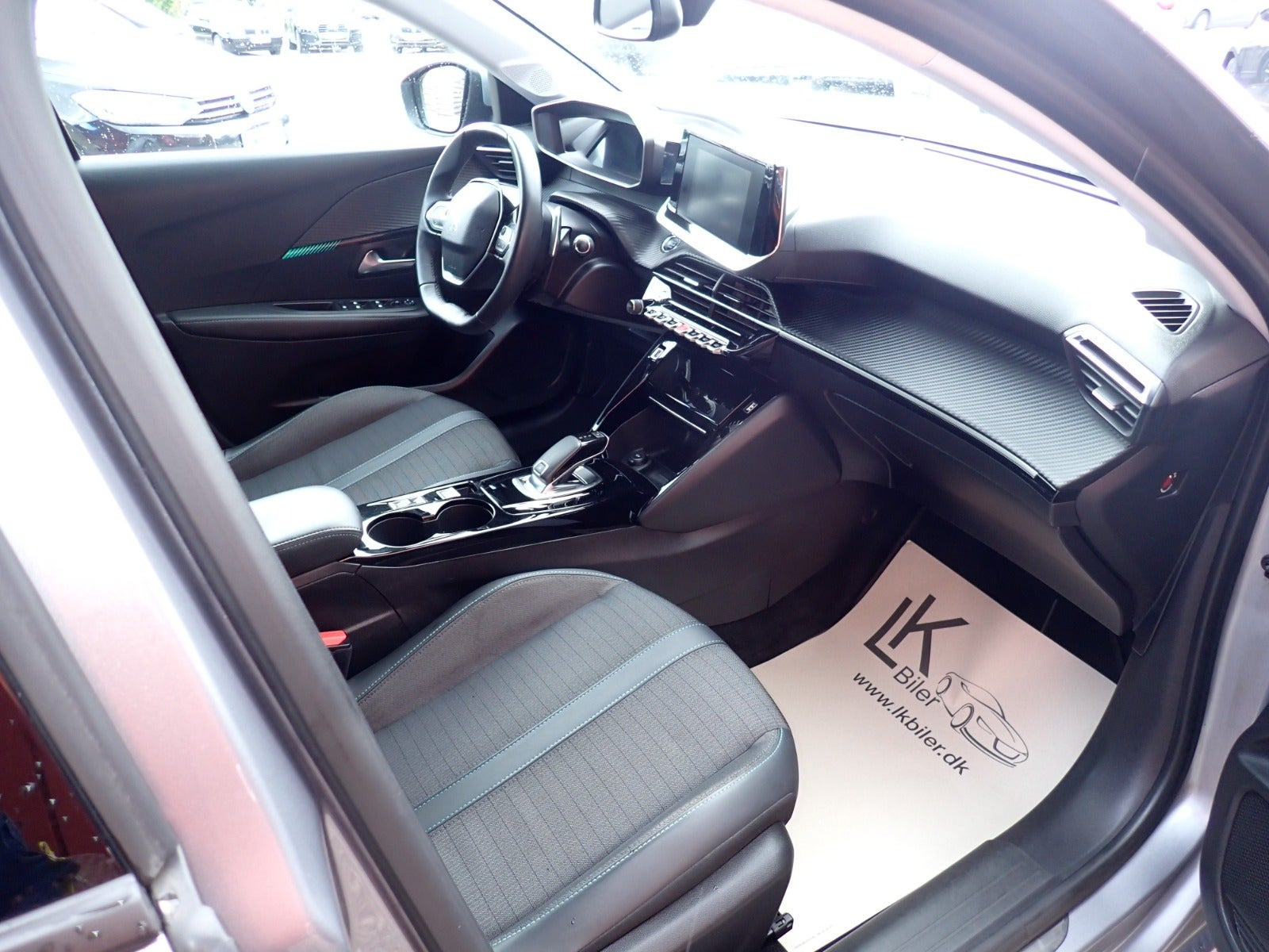 Sølv Peugeot 208 fra 2021