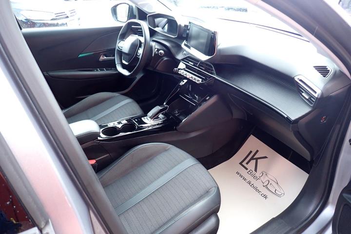 Sølv Peugeot 208 fra 2021
