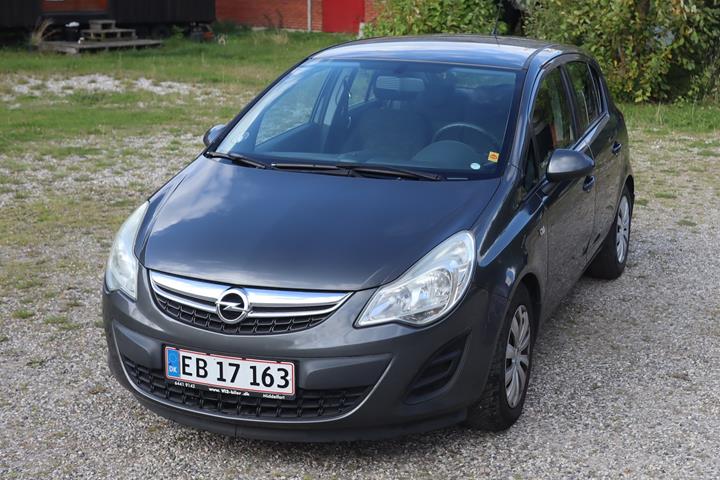 Grå Opel Corsa fra 2013