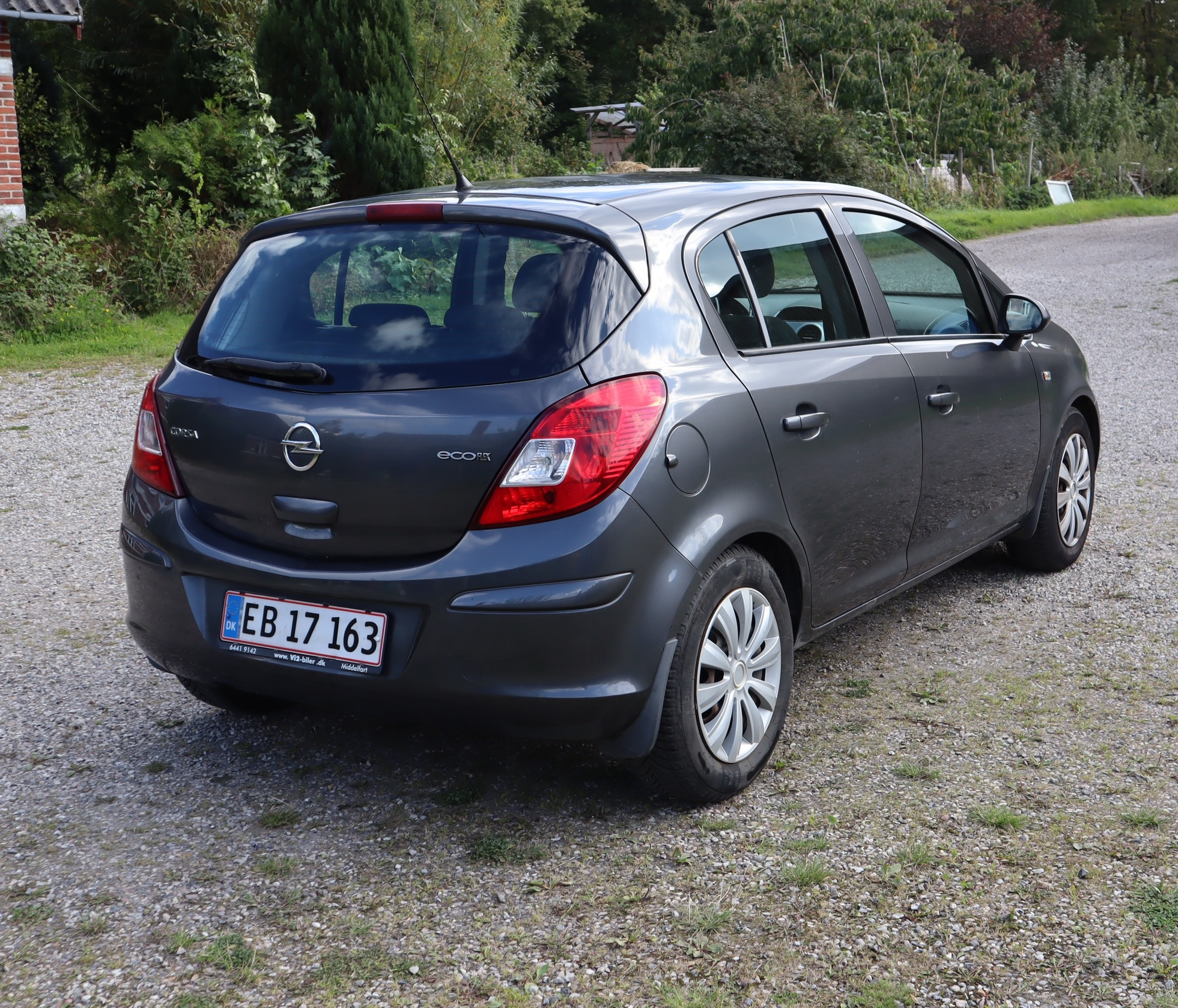 Grå Opel Corsa fra 2013