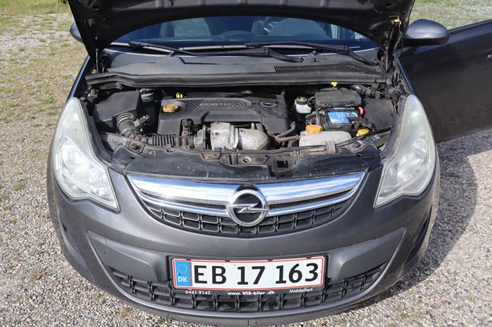 Grå Opel Corsa fra 2013