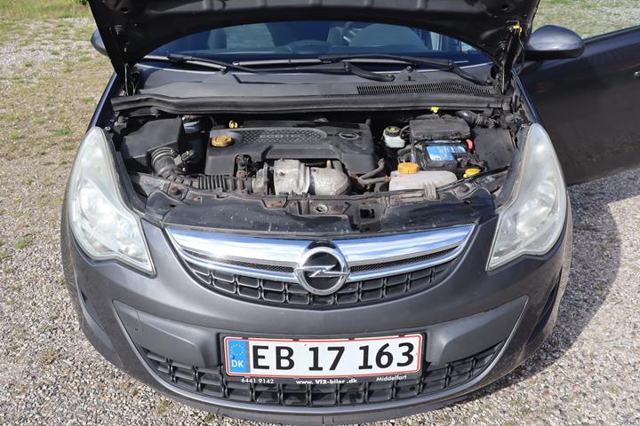 Grå Opel Corsa fra 2013
