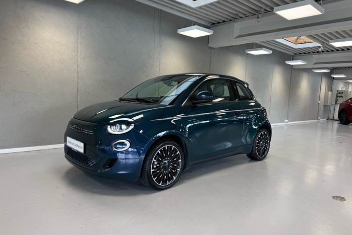 Blå Fiat 500e fra 2023