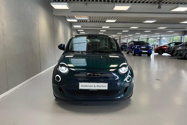 Blå Fiat 500e fra 2023