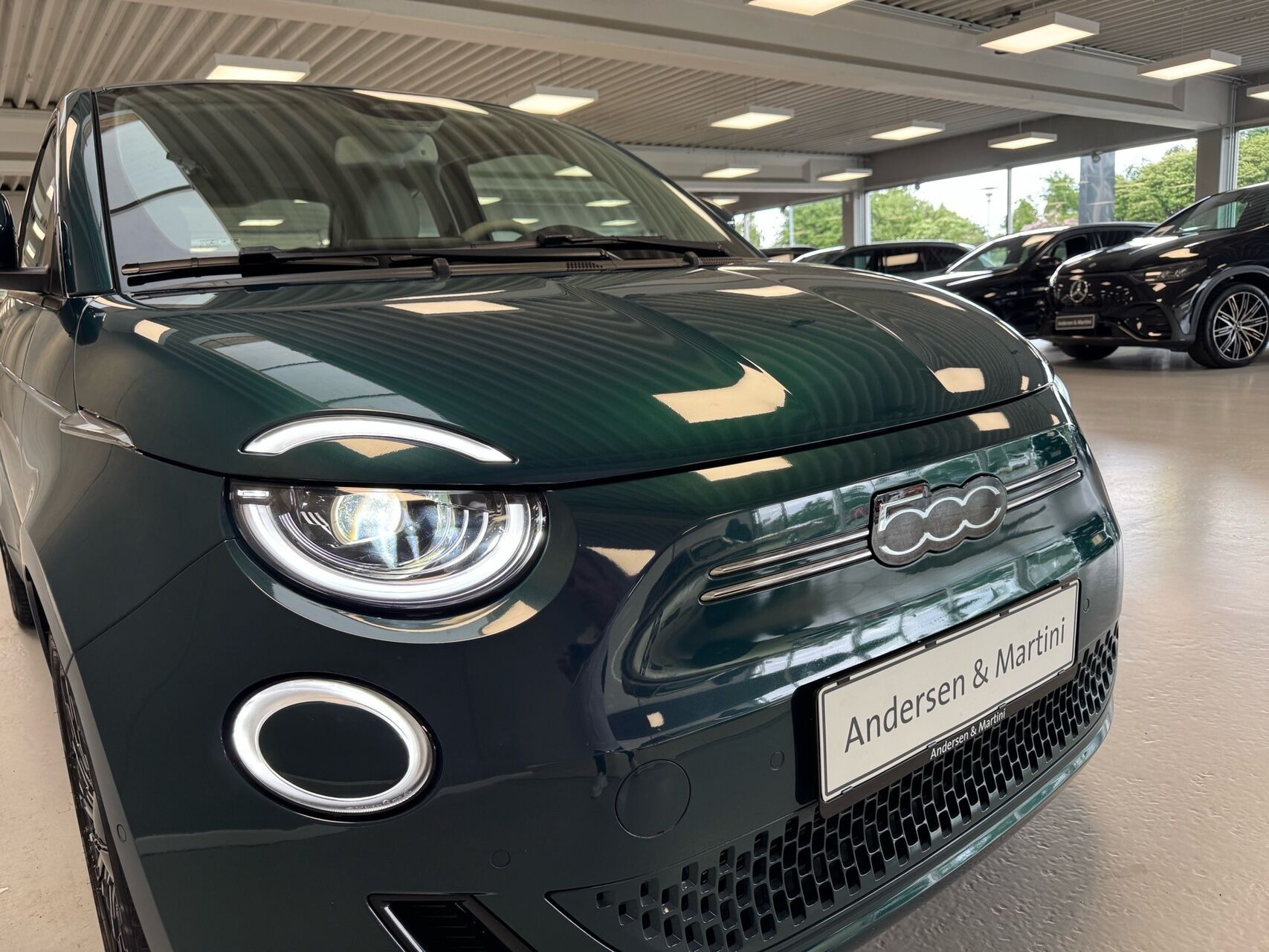 Blå Fiat 500e fra 2023