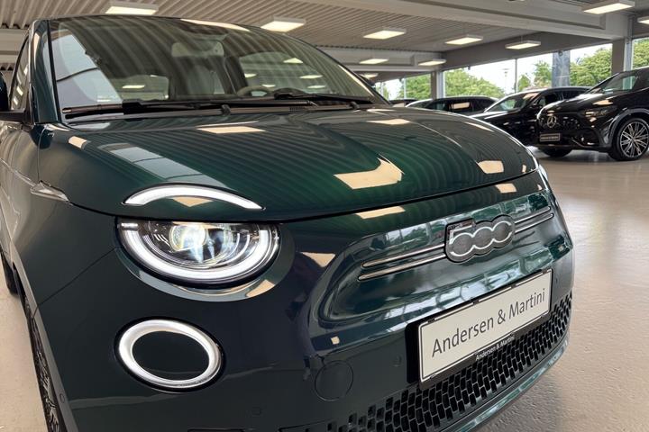 Blå Fiat 500e fra 2023