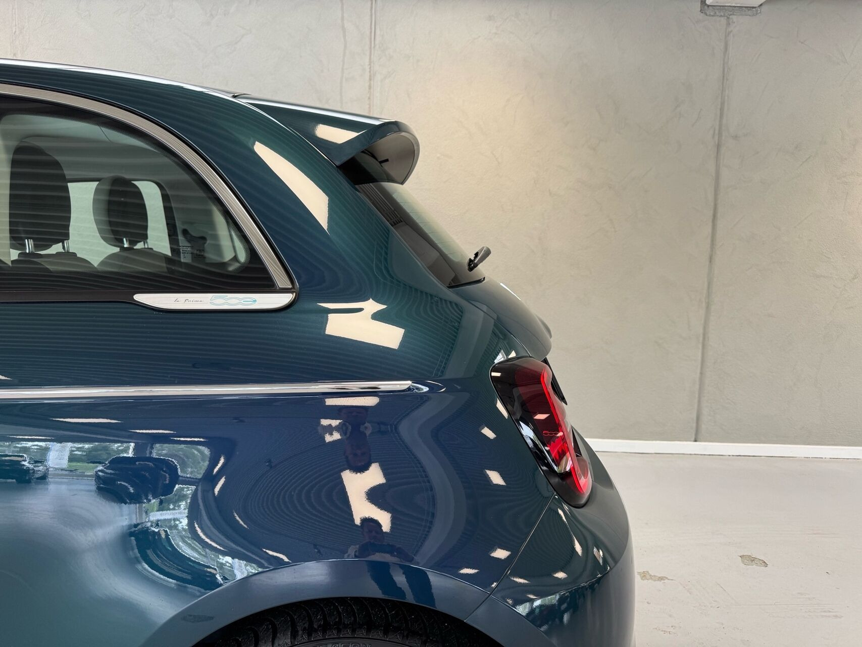 Blå Fiat 500e fra 2023