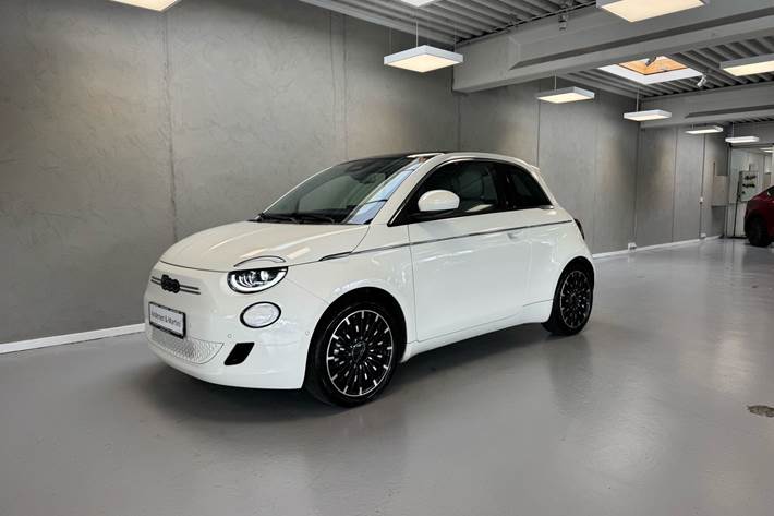 Hvid Fiat 500e fra 2023
