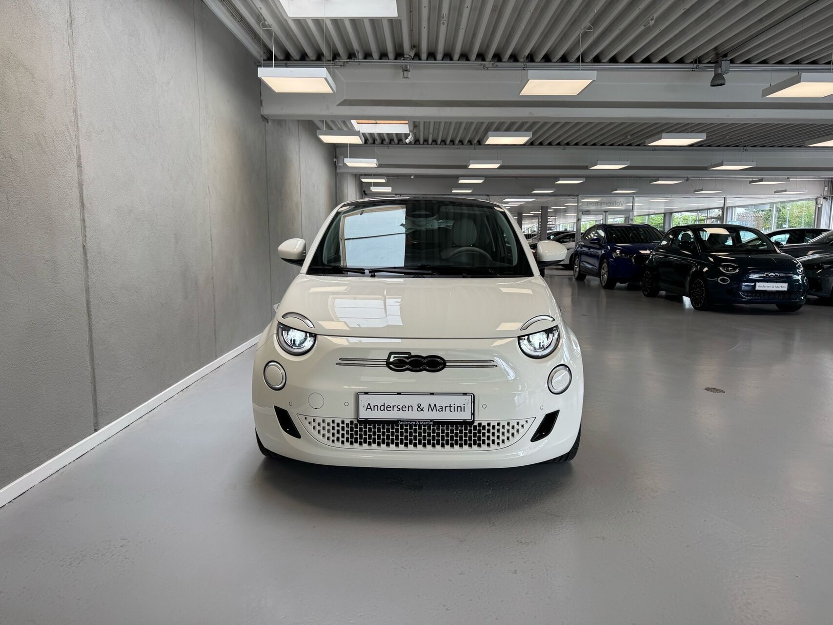 Hvid Fiat 500e fra 2023
