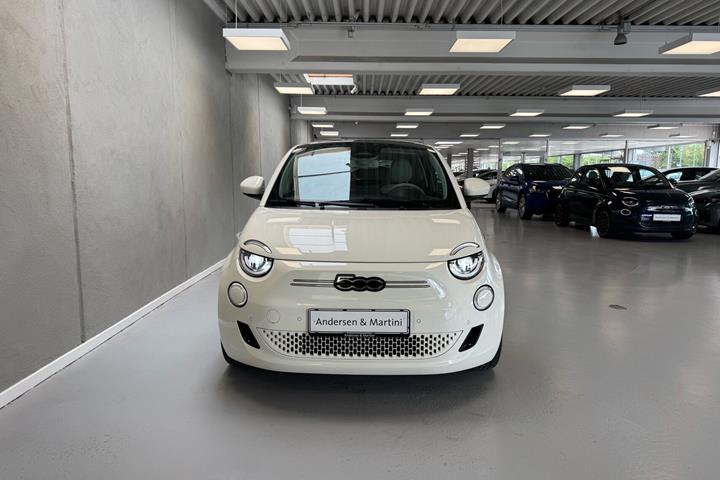 Hvid Fiat 500e fra 2023
