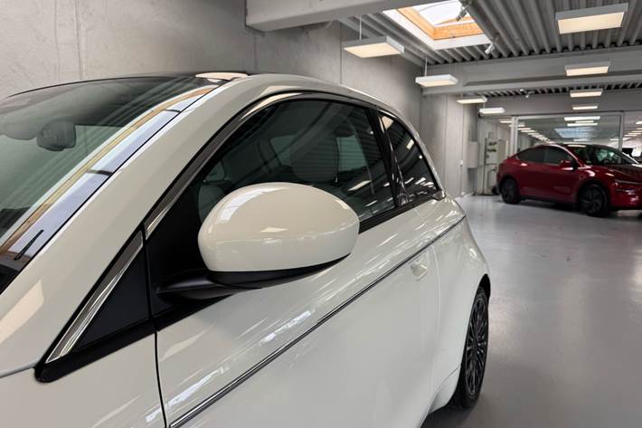 Hvid Fiat 500e fra 2023
