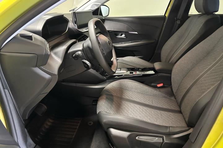 Gul Peugeot e-208 fra 2025