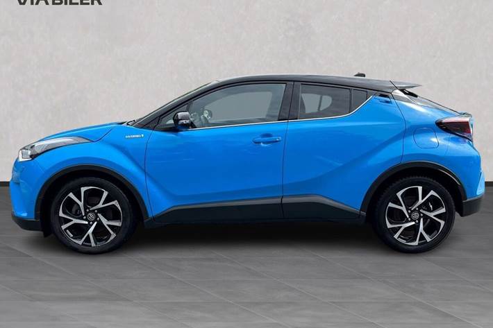 Blå Toyota C-HR fra 2018