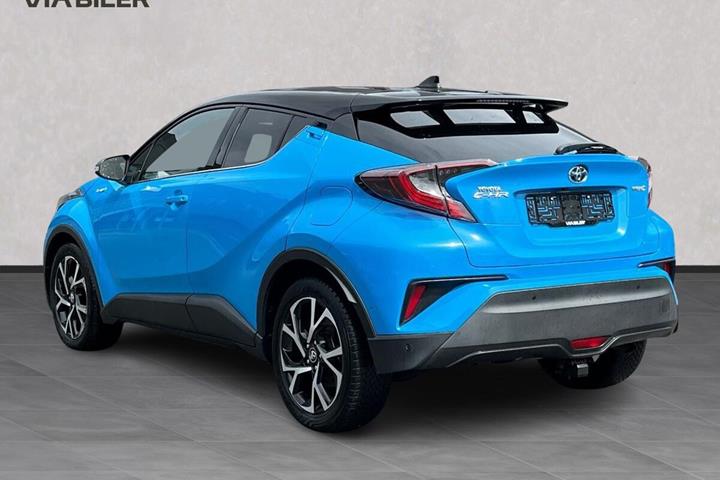 Blå Toyota C-HR fra 2018