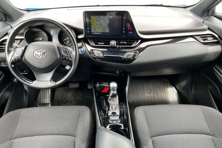 Blå Toyota C-HR fra 2018