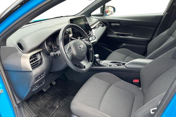 Blå Toyota C-HR fra 2018