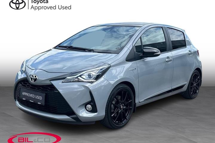Grå Toyota Yaris fra 2019 set udefra
