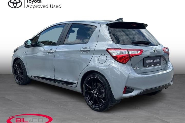 Grå Toyota Yaris fra 2019