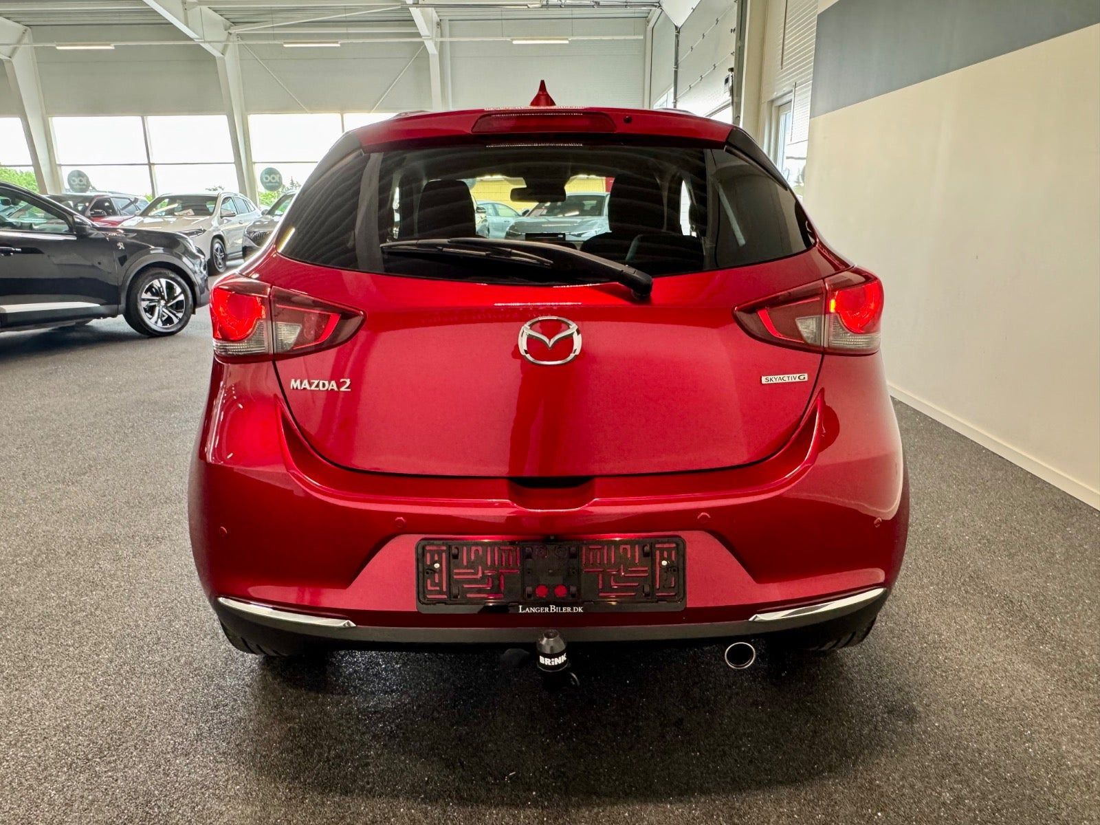 Rød Mazda 2 fra 2022