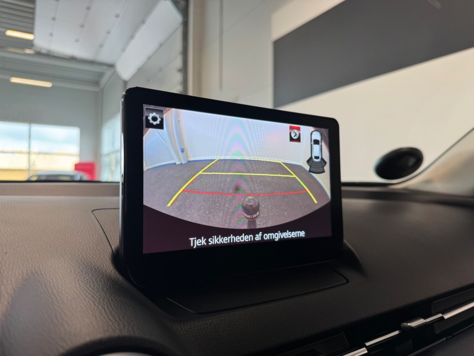 Rød Mazda 2 fra 2022