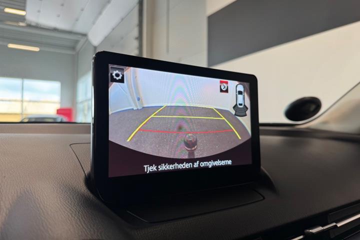 Rød Mazda 2 fra 2022