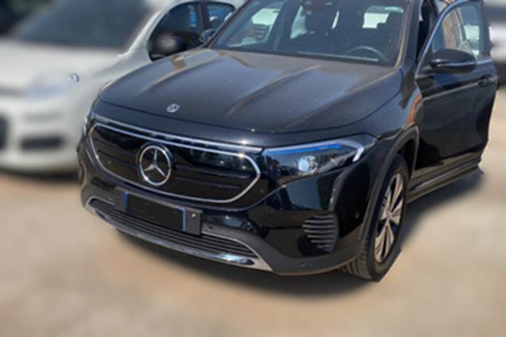 Sort Mercedes EQB250+ fra 2024