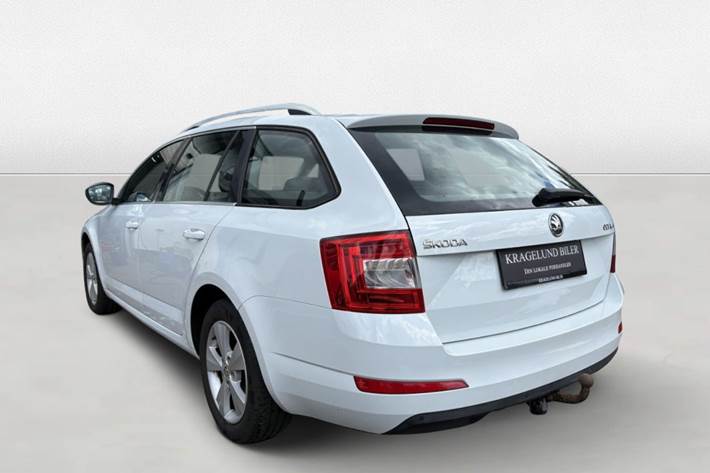 Grøn Skoda Octavia fra 2014