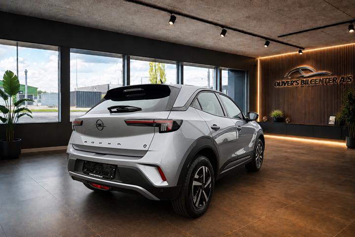 Grå Opel Mokka-e fra 2025