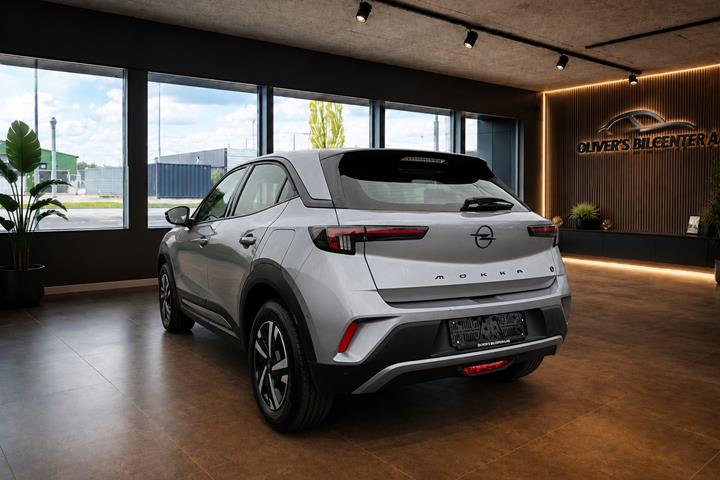 Grå Opel Mokka-e fra 2025