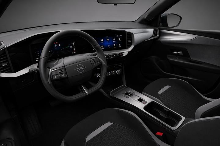 Grå Opel Mokka-e fra 2025