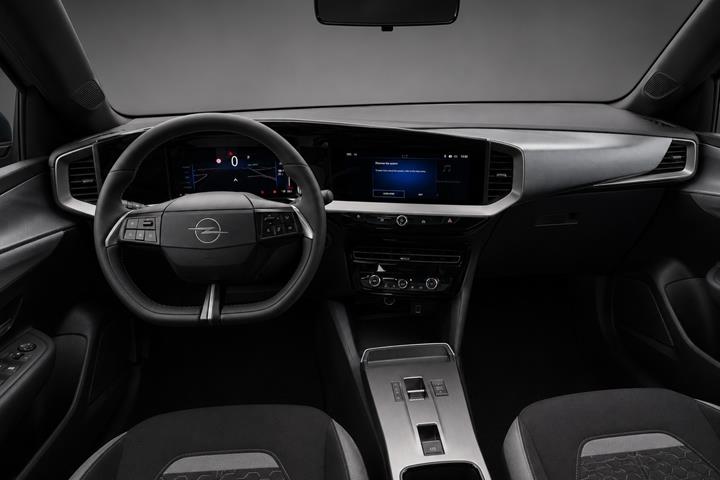 Grå Opel Mokka-e fra 2025