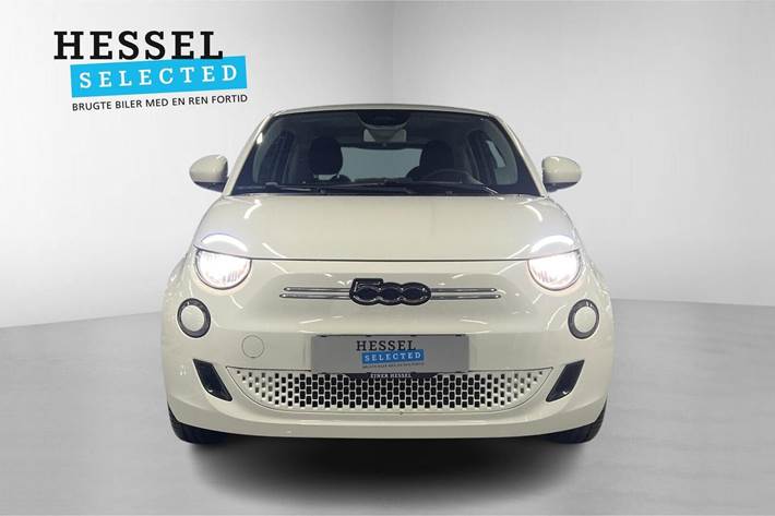 Hvid Fiat 500e fra 2023