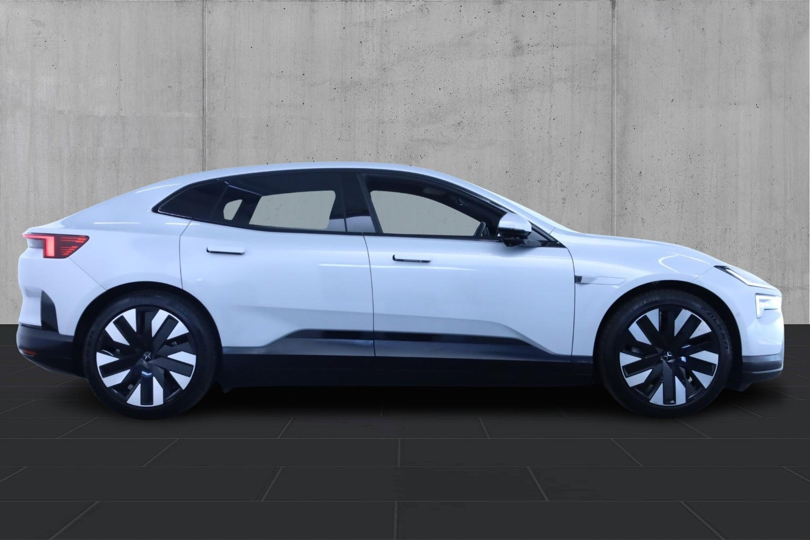 Hvid Polestar 4 fra 2024