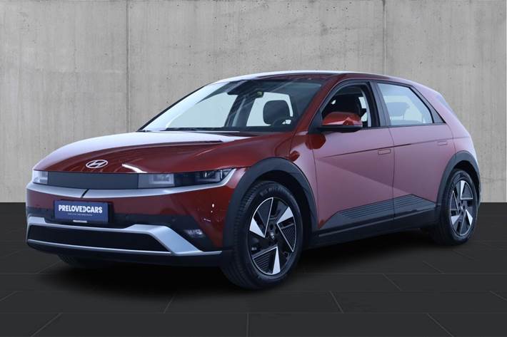 Rød Hyundai Ioniq 5 fra 2025 set udefra