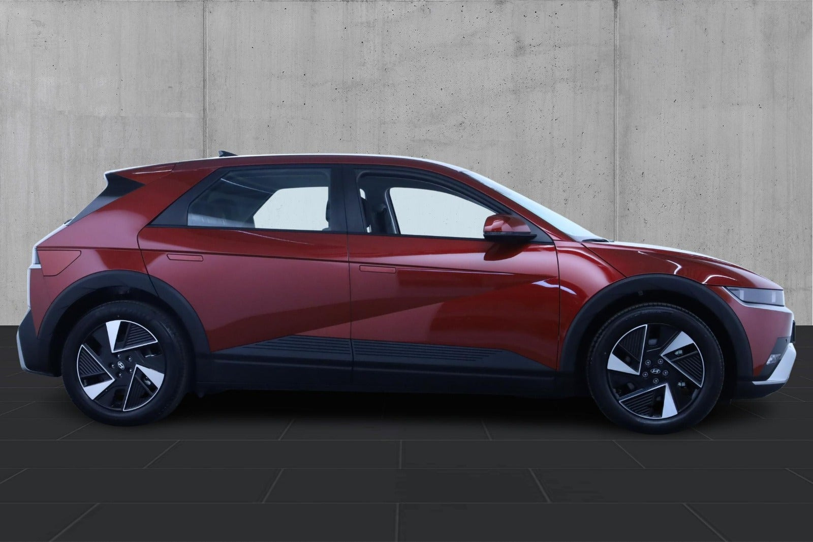 Rød Hyundai Ioniq 5 fra 2025