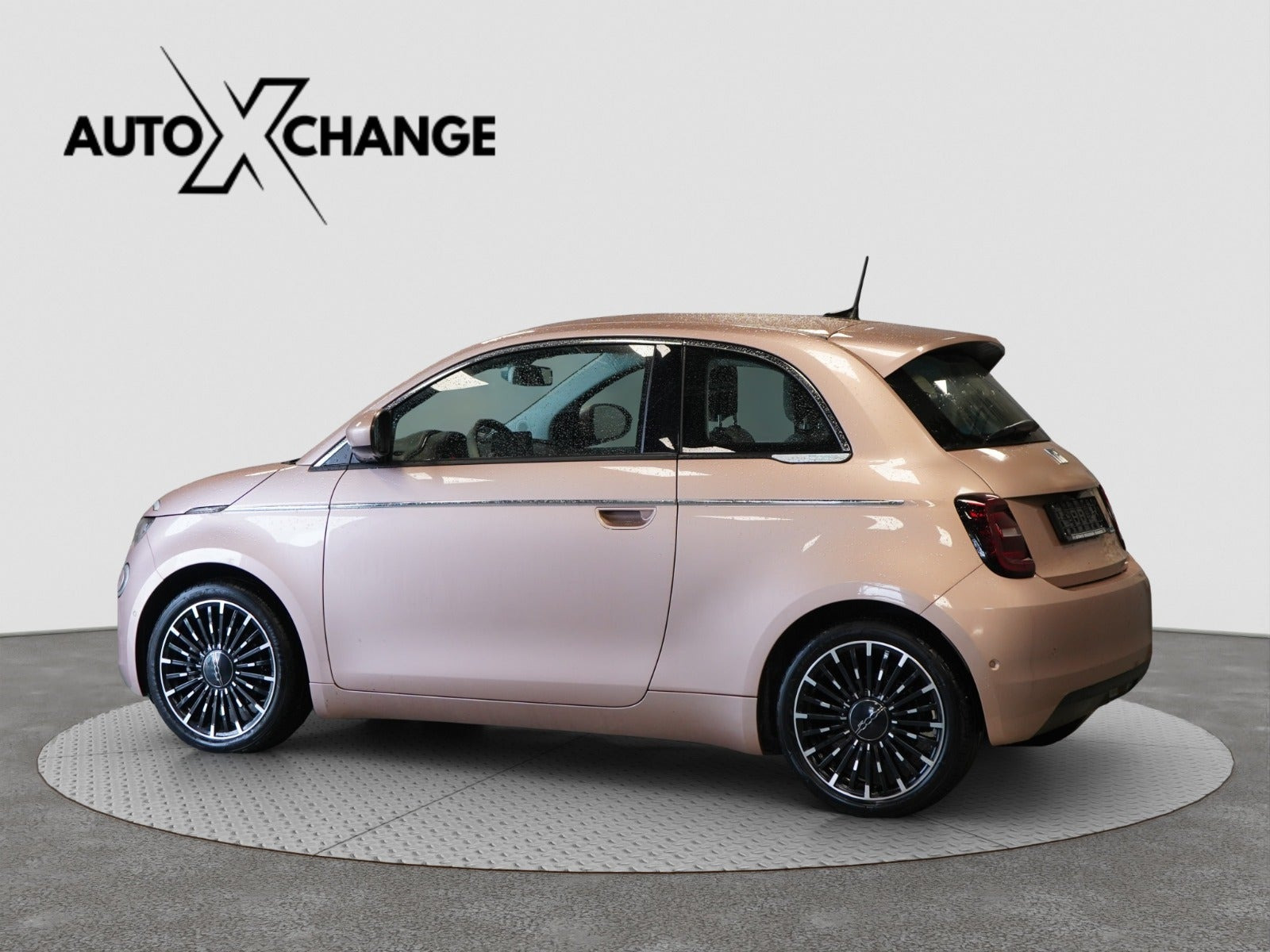 Grå Fiat 500e fra 2021