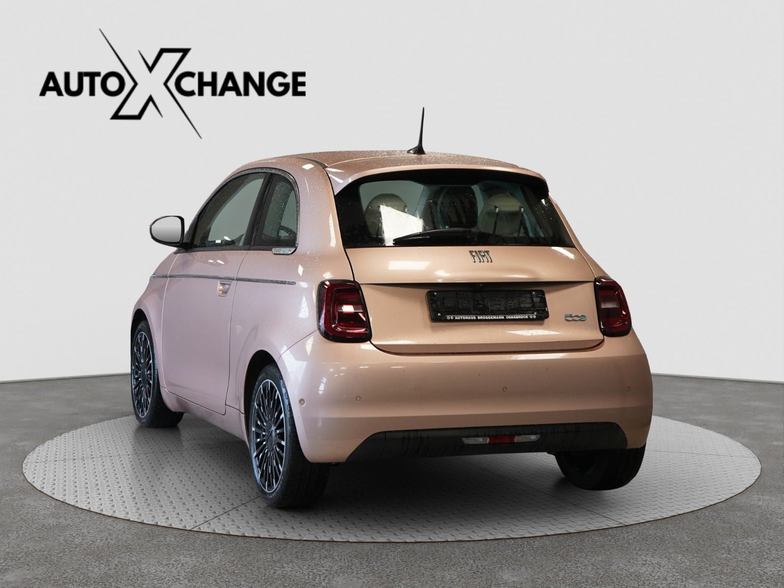 Grå Fiat 500e fra 2021