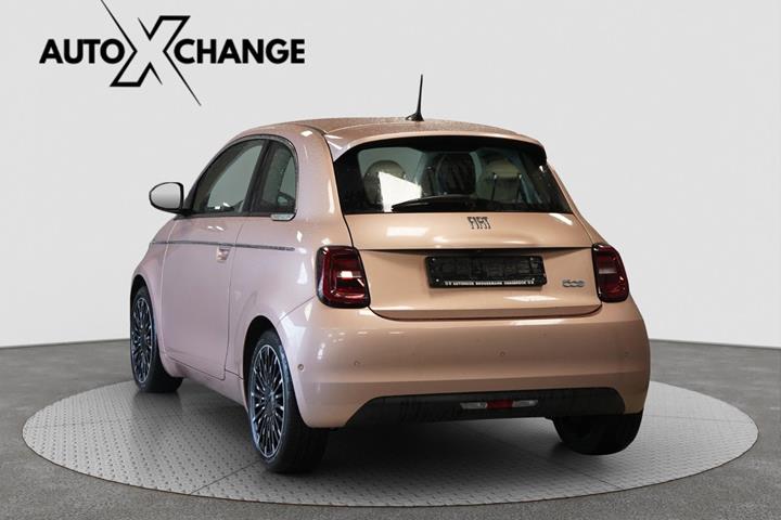 Grå Fiat 500e fra 2021