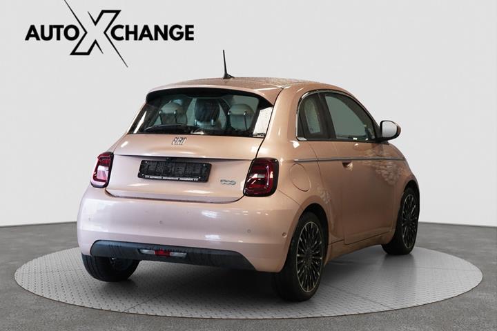 Grå Fiat 500e fra 2021