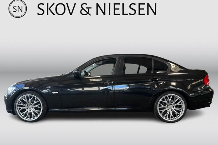 Sort BMW 318d fra 2011