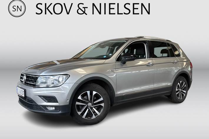Sølv VW Tiguan fra 2019 set udefra