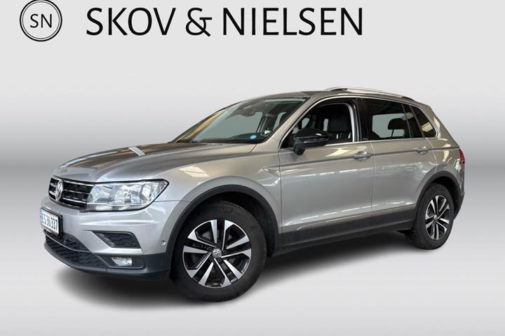 Sølv VW Tiguan fra 2019 set udefra