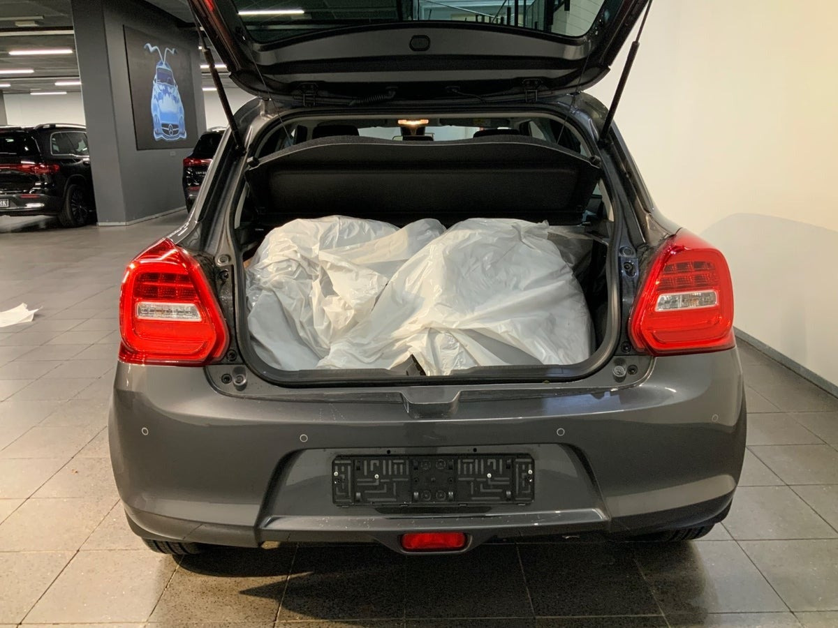 Grå Suzuki Swift fra 2020