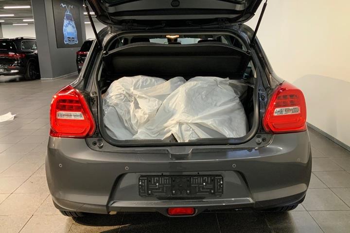 Grå Suzuki Swift fra 2020