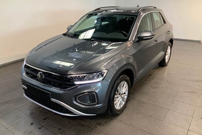 Grå VW T-Roc fra 2022 set udefra