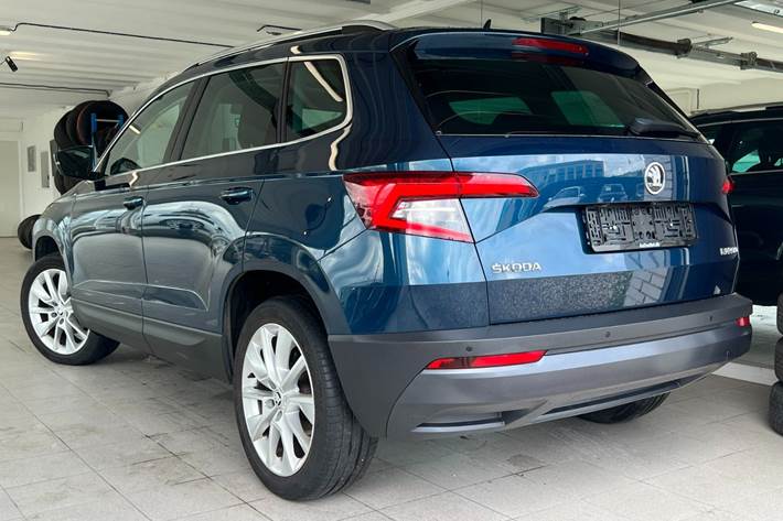 Blå Skoda Karoq fra 2019