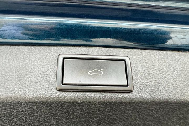 Blå Skoda Karoq fra 2019